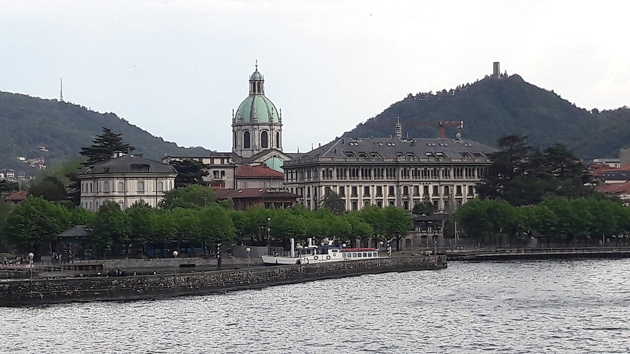 科莫湖畔與 Como 主教座堂實景
