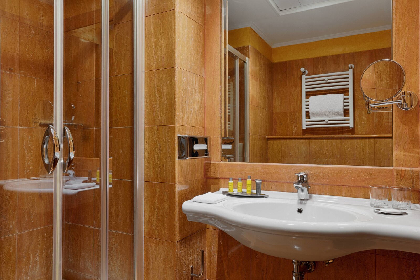Rome Marriott Park Hotel Deluxe Room 大理石浴室與淋浴間